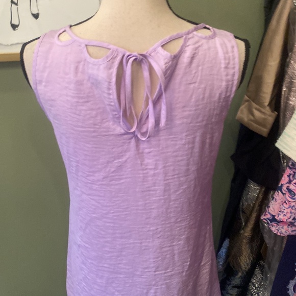 Beautiful CAbi sleeveless top - Picture 5 of 12
